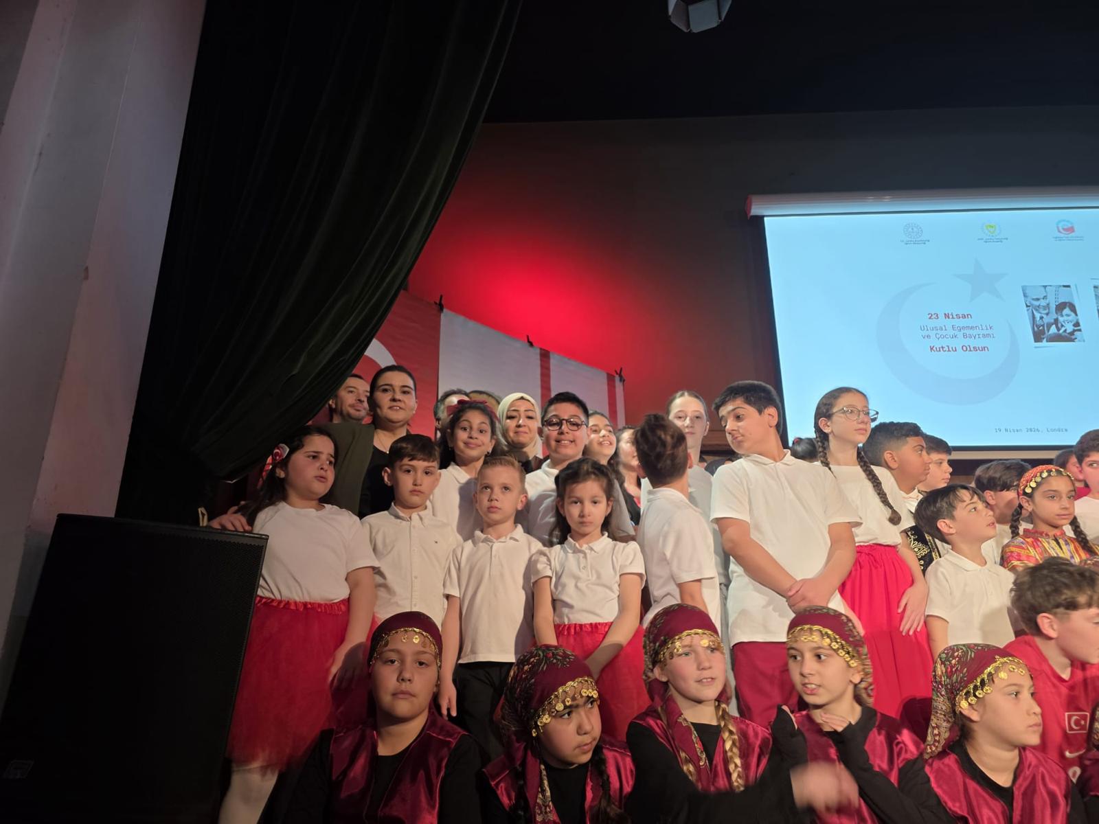 Öğrenciler ve öğretmenler gurur dolu gecede