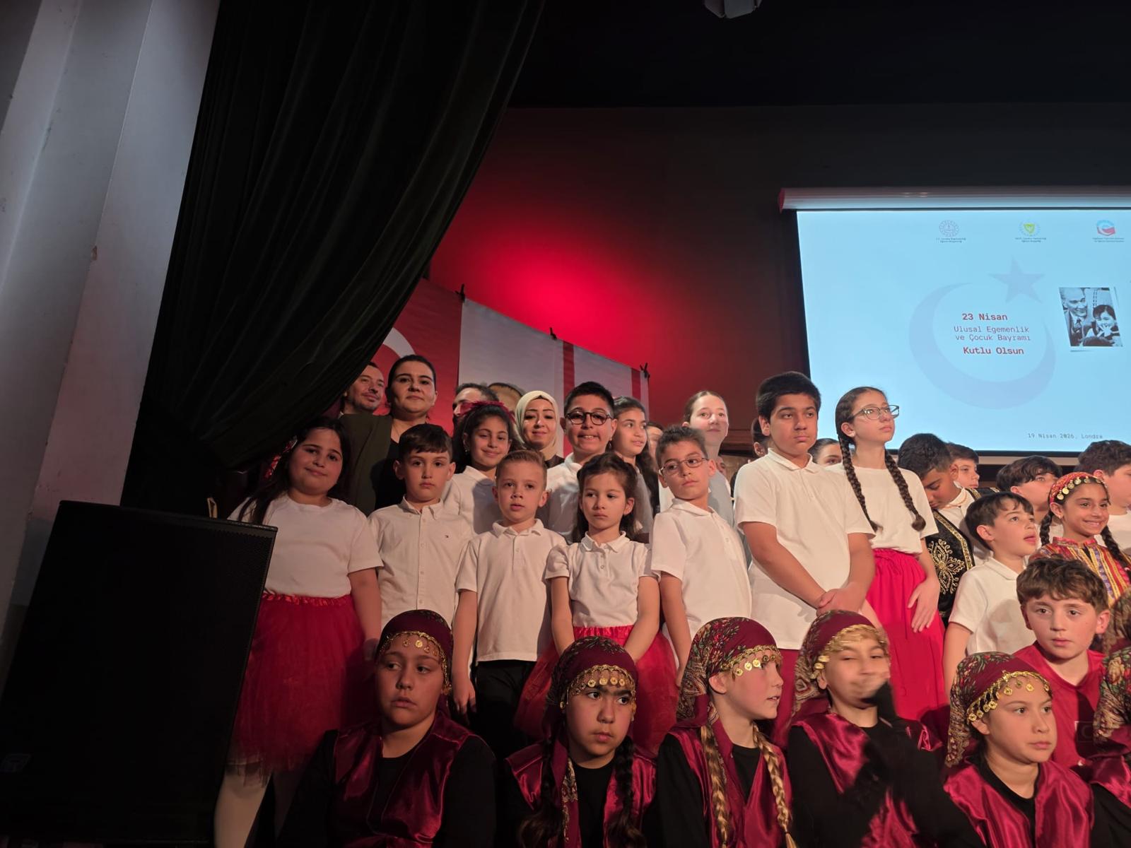 Sahne anı öğrenciler